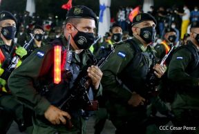 Desfile Pueblo-Ejército conmemorando 42 Años de Amor a la Patria