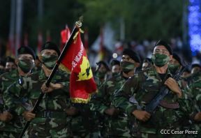 Desfile Pueblo-Ejército conmemorando 42 Años de Amor a la Patria