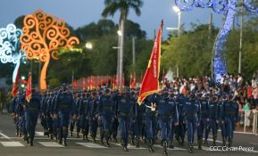 Desfile Pueblo-Ejército conmemorando 42 Años de Amor a la Patria