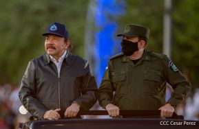 Desfile Pueblo-Ejército conmemorando 42 Años de Amor a la Patria