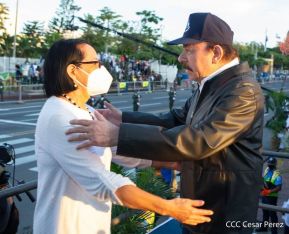 Desfile Pueblo-Ejército conmemorando 42 Años de Amor a la Patria