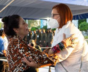 Desfile Pueblo-Ejército conmemorando 42 Años de Amor a la Patria