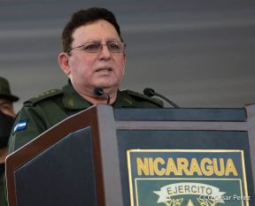 Desfile Pueblo-Ejército conmemorando 42 Años de Amor a la Patria