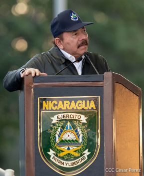 Desfile Pueblo-Ejército conmemorando 42 Años de Amor a la Patria