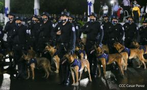 Desfile policial Centinelas de la Paz por el 42 aniversario de la Policía Nacional