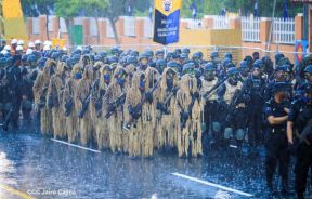 Desfile policial Centinelas de la Paz por el 42 aniversario de la Policía Nacional