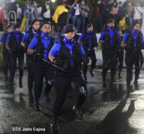 Desfile policial Centinelas de la Paz por el 42 aniversario de la Policía Nacional