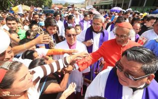 Jubiloso pueblo de Matagalpa recibe al Cardenal Leopoldo Brenes  