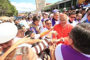 Jubiloso pueblo de Matagalpa recibe al Cardenal Leopoldo Brenes  