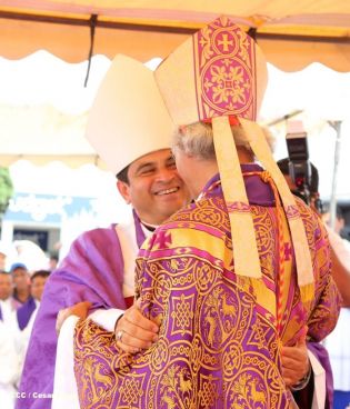 Jubiloso pueblo de Matagalpa recibe al Cardenal Leopoldo Brenes  