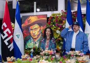 Presidente-Comandante Daniel en comunicación con las Familias Nicaragüenses