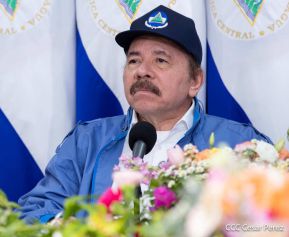 Presidente-Comandante Daniel en comunicación con las Familias Nicaragüenses