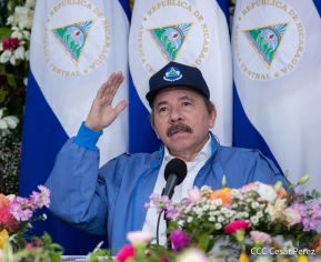 Presidente-Comandante Daniel en comunicación con las Familias Nicaragüenses