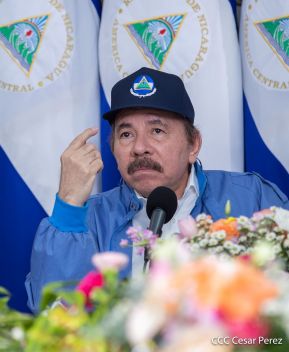 Presidente-Comandante Daniel en comunicación con las Familias Nicaragüenses