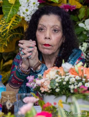 Presidente-Comandante Daniel en comunicación con las Familias Nicaragüenses