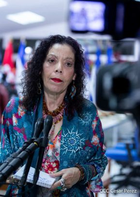 Presidente-Comandante Daniel en comunicación con las Familias Nicaragüenses