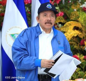 Presidente-Comandante Daniel en comunicación con las Familias Nicaragüenses