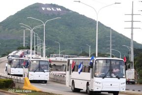 Segunda flota de buses rusos, porque  aquí Todos los Triunfos son del Pueblo!