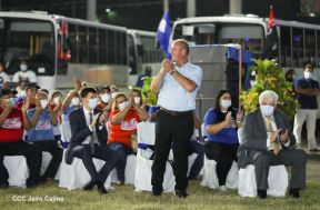 250 Buses Nuevos para el Pueblo: Obras de Amor, Obras de Buen Corazón 