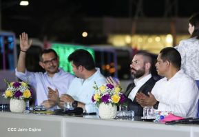 250 Buses Nuevos para el Pueblo: Obras de Amor, Obras de Buen Corazón 