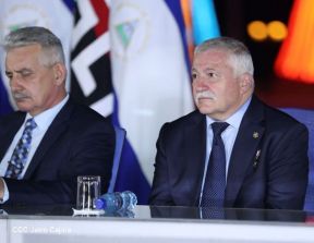 250 Buses Nuevos para el Pueblo: Obras de Amor, Obras de Buen Corazón 