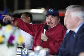 250 Buses Nuevos para el Pueblo: Obras de Amor, Obras de Buen Corazón 