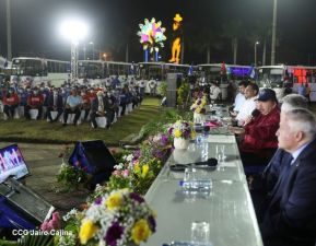 250 Buses Nuevos para el Pueblo: Obras de Amor, Obras de Buen Corazón 