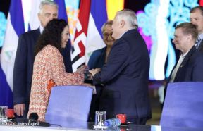 250 Buses Nuevos para el Pueblo: Obras de Amor, Obras de Buen Corazón 