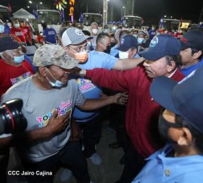 250 Buses Nuevos para el Pueblo: Obras de Amor, Obras de Buen Corazón 