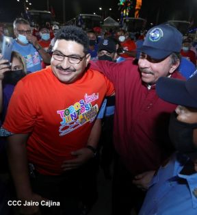 250 Buses Nuevos para el Pueblo: Obras de Amor, Obras de Buen Corazón 