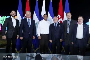 250 Buses Nuevos para el Pueblo: Obras de Amor, Obras de Buen Corazón 