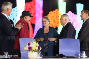 250 Buses Nuevos para el Pueblo: Obras de Amor, Obras de Buen Corazón 