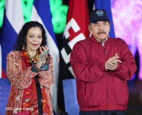 250 Buses Nuevos para el Pueblo: Obras de Amor, Obras de Buen Corazón 