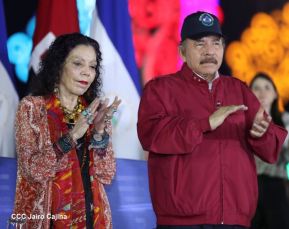 250 Buses Nuevos para el Pueblo: Obras de Amor, Obras de Buen Corazón 