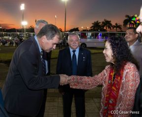 250 Buses Nuevos para el Pueblo: Obras de Amor, Obras de Buen Corazón 