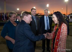 250 Buses Nuevos para el Pueblo: Obras de Amor, Obras de Buen Corazón 