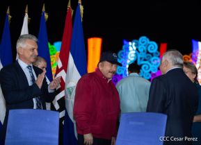 250 Buses Nuevos para el Pueblo: Obras de Amor, Obras de Buen Corazón 