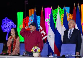 250 Buses Nuevos para el Pueblo: Obras de Amor, Obras de Buen Corazón 