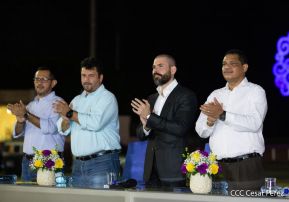 250 Buses Nuevos para el Pueblo: Obras de Amor, Obras de Buen Corazón 