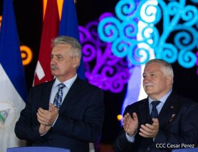 250 Buses Nuevos para el Pueblo: Obras de Amor, Obras de Buen Corazón 