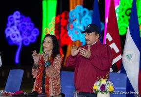 250 Buses Nuevos para el Pueblo: Obras de Amor, Obras de Buen Corazón 