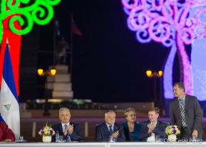 250 Buses Nuevos para el Pueblo: Obras de Amor, Obras de Buen Corazón 