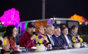 250 Buses Nuevos para el Pueblo: Obras de Amor, Obras de Buen Corazón 