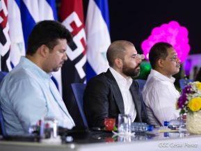 250 Buses Nuevos para el Pueblo: Obras de Amor, Obras de Buen Corazón 