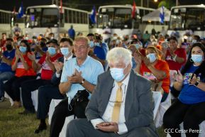250 Buses Nuevos para el Pueblo: Obras de Amor, Obras de Buen Corazón 