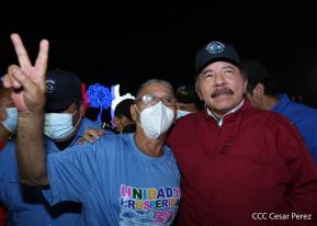 250 Buses Nuevos para el Pueblo: Obras de Amor, Obras de Buen Corazón 