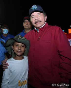 250 Buses Nuevos para el Pueblo: Obras de Amor, Obras de Buen Corazón 