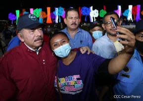250 Buses Nuevos para el Pueblo: Obras de Amor, Obras de Buen Corazón 