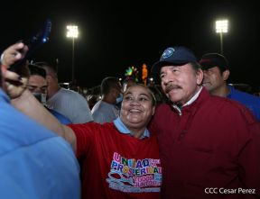 250 Buses Nuevos para el Pueblo: Obras de Amor, Obras de Buen Corazón 