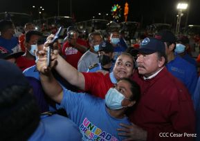 250 Buses Nuevos para el Pueblo: Obras de Amor, Obras de Buen Corazón 